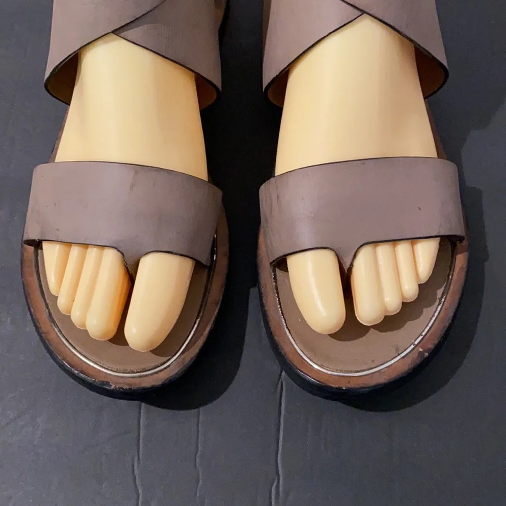 Authentic Vince leather designer sandals sz 6.5